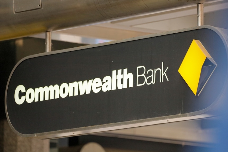 Commonwealth Bank pauses plans to charge customers $3 fee to withdraw cash