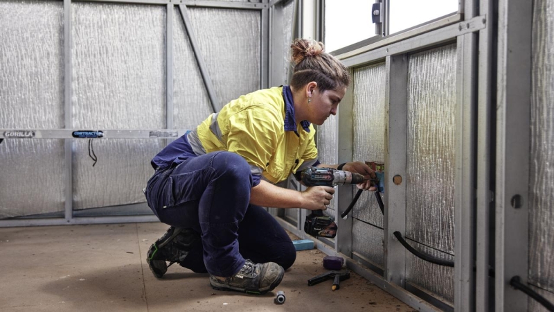 ‘Nightmare’: 10% of Australian female tradies being harassed out of construction industry