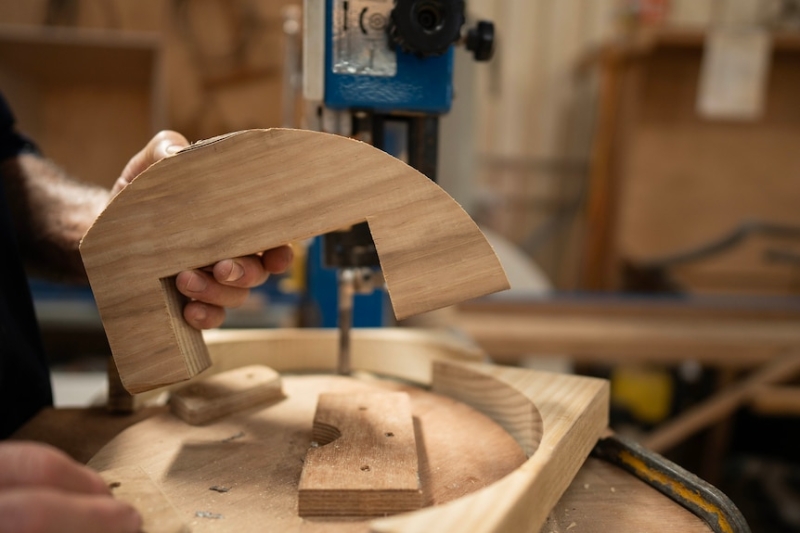 Wooden buoys built in Tasmania set for waters off Antarctica in bid to reduce ocean pollution