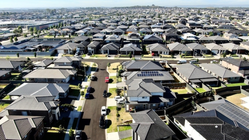 CBA boss Matt Comyn 'acutely aware' customers expect interest rate cuts to be passed on in full