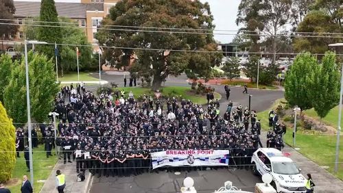 Damning 'no confidence' vote leaves questions over Victoria Police Commissioner's contract